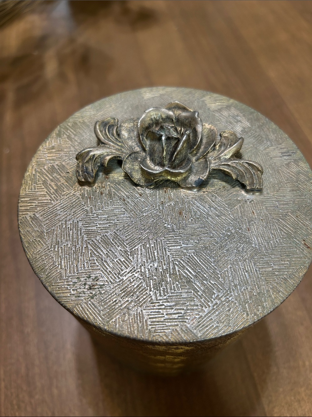 Vintage Decorative Floral Metal Toilet Paper Cover  with flowers on top